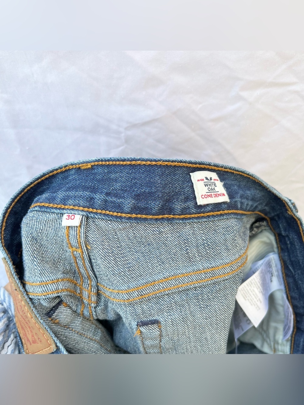 LEVI’S | WHITE OAK CONE DENIM JEAN SHORTS IN SIZE 30 - Picture 6 of 7